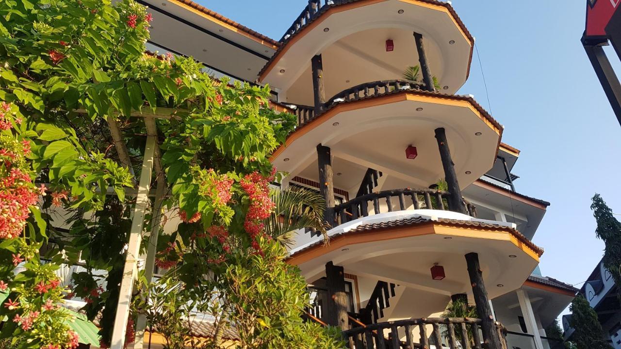 La Capannina Hotel Patong Exteriör bild
