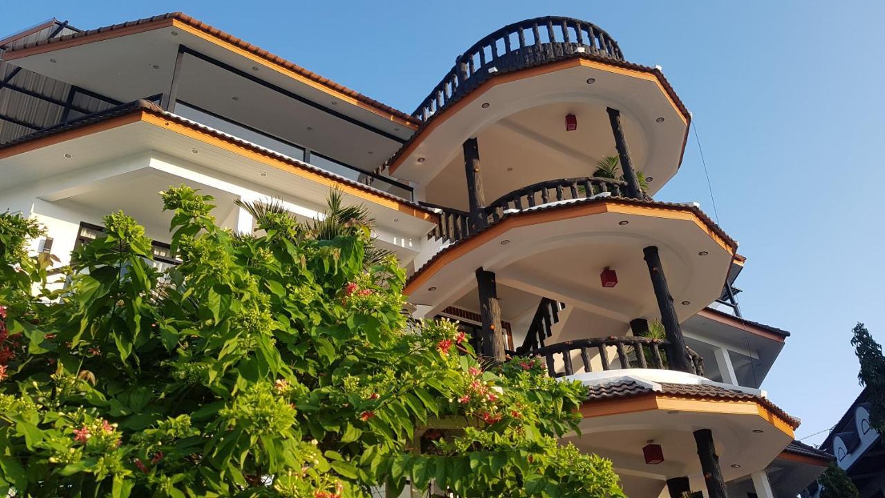 La Capannina Hotel Patong Exteriör bild